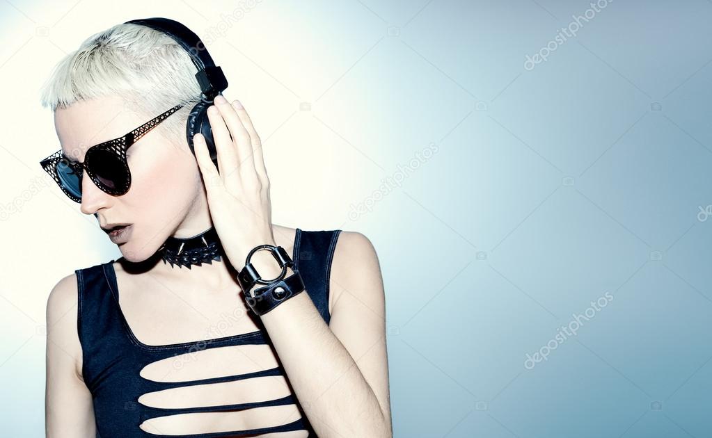 Blonde Sexy DJ. Black hardcore style