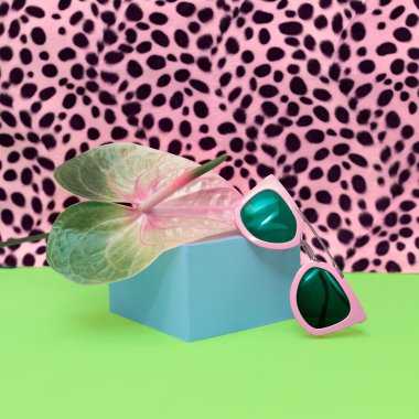 Trendy güneş gözlüğü. Pastel renkler Trend. Minimalizm moda