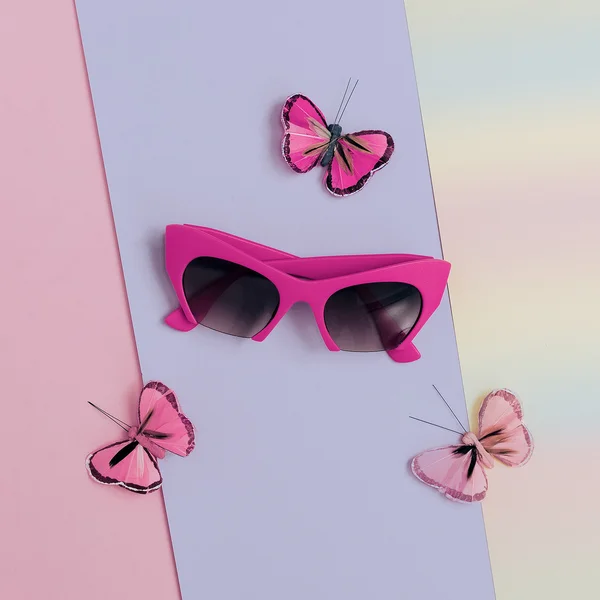 Αξεσουάρ μόδας κυρίες. Ροζ γυαλιά ηλίου. — Φωτογραφία Αρχείου