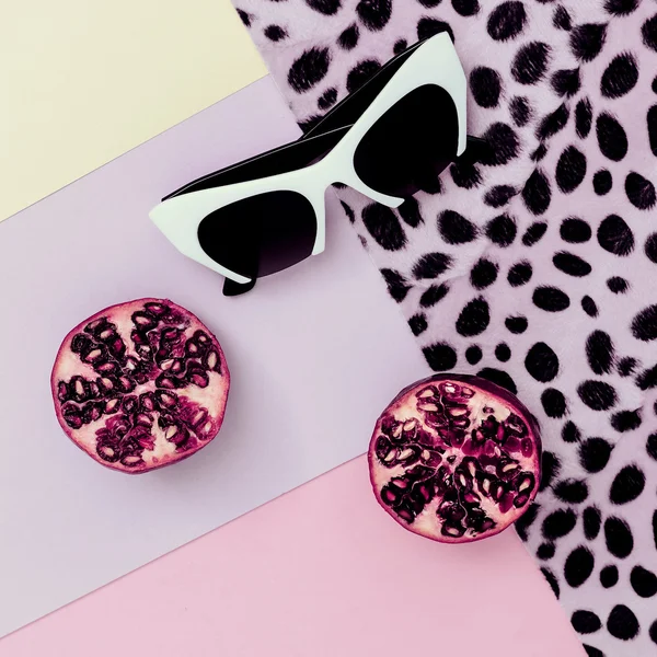 Fashionable sunglasses. Summer trend — Stock Photo, Image
