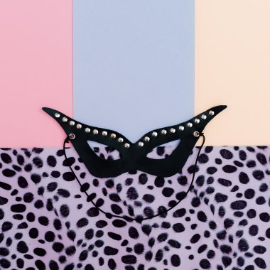 Deri moda aksesuarları. Maske