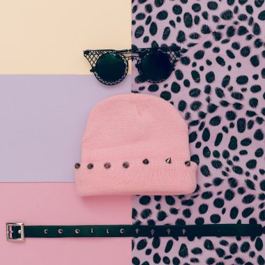 Hayvan Yazdır. Şık kentsel aksesuarları. Gözlük kap kolye