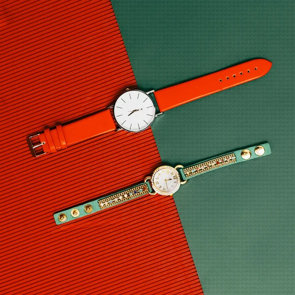 Un reloj elegante. Accesorios de moda. Estar en tendencia  . —  Fotos de Stock