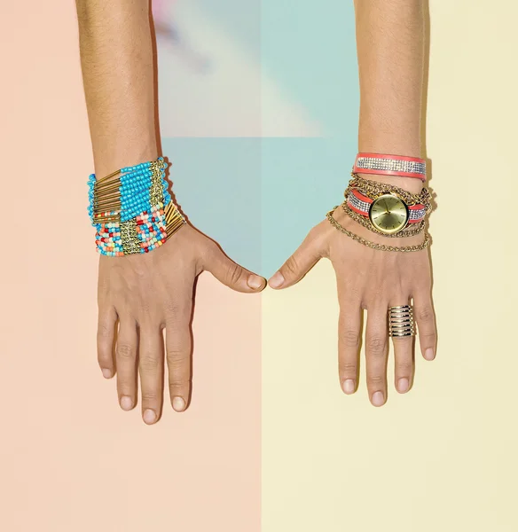 Eleganta tillbehör. Klockor och armband. Sommar mode Trend — Stockfoto