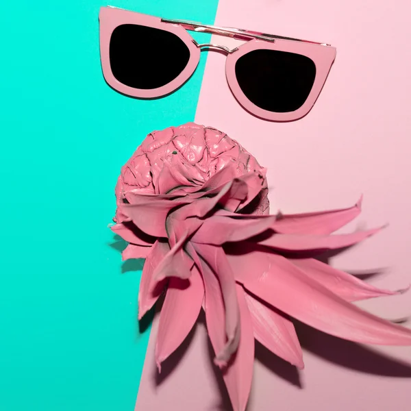 Tropical Summer. Fashion Accessories. Pink Sunglasses. Be vanill — Stock Photo, Image