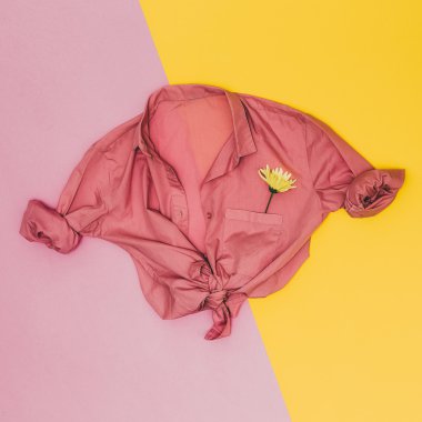 Pembe gömlek. Çok az. Hippi ülke stil.