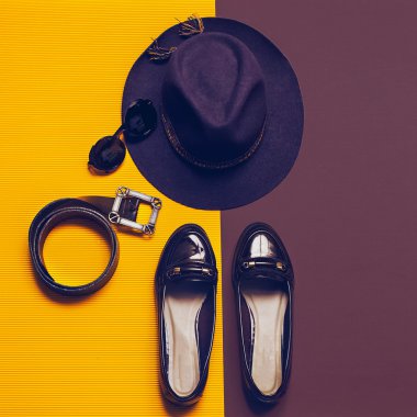 Vintage küme. Moda aksesuarları sonbahar sezonunda. Şapka, Ayakkabı, sung