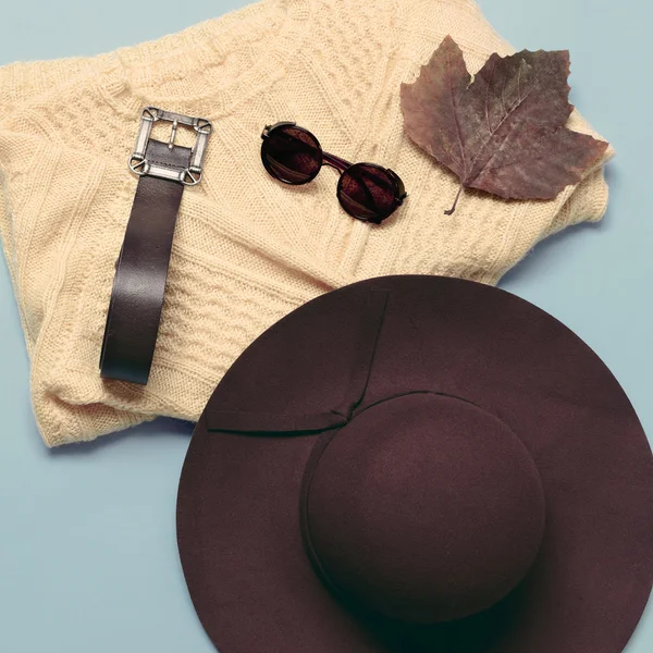 Moda stile autunno. Accessori alla moda. Cappello, occhiali da sole , — Foto Stock