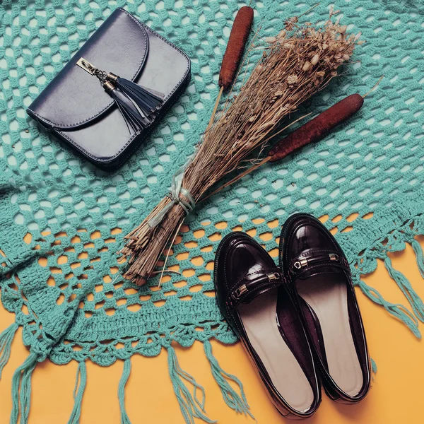 Varnish shoes and clutches. Fall Fashion Style — Stock Photo, Image