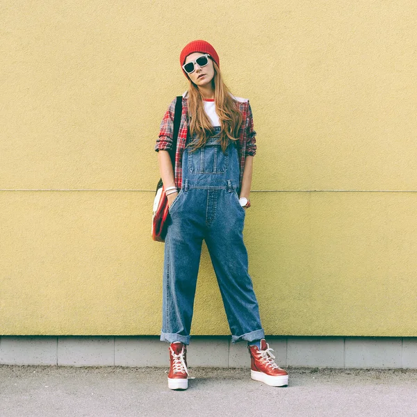 Stylish girl in denim overalls and accessories. fall fashion — Stock Photo, Image