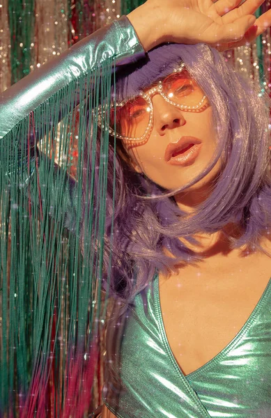 Damenmode Der 80Er Jahre Tanzt Stylischen Holographischen Party Look Tinsel — Stockfoto