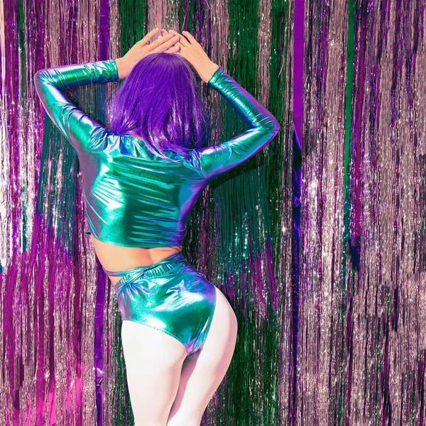 Sexy Lady 80S Stylish Holographic Party Look Tinsel Installation New — Stock Photo, Image