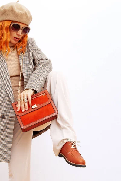 Paris Girl Modisch Elegantem Outfit Trendy Beige Baskenmütze Sonnenbrille Und — Stockfoto