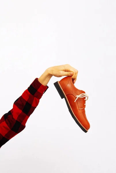 Hand Studio Holds Vintage Shoe Minimalist Fashion Style Concept — Stock Photo, Image