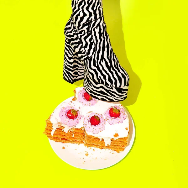 Zebra Party Boots Crush Yummy Cake Minimal Fashion Food Art — Stock Photo, Image