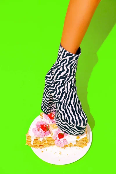 Perna Zebra Botas Festa Esmagar Bolo Gostoso Arte Comida Moda — Fotografia de Stock