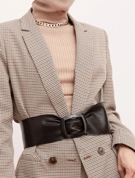 Modèle Élégant Détails Look Quotidien Tenue Vintage Décontractée Accessoires Chaîne — Photo