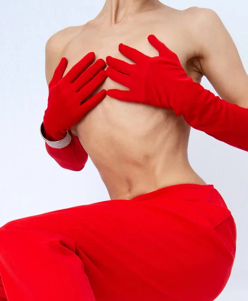 Moda Senhora Irreconhecível Calças Luvas Vermelhas Retro Minimalista Elegante Estilo — Fotografia de Stock
