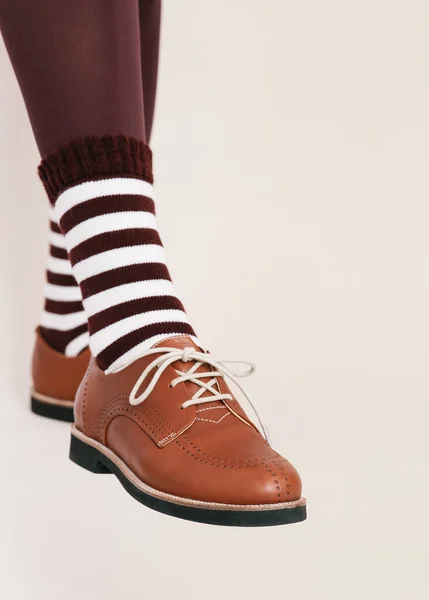 Unrecognizable Legs Wearing Retro Vintage Classic Brown Shoes Stripped Socks — Stock Photo, Image