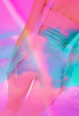 Çağdaş dijital kolaj sanatı. 90 'larda pembe bulutlar ve gökkuşağıyla pop müzik yapan bir kız. Tek boynuzlu at kadın konsepti duvar kağıdı