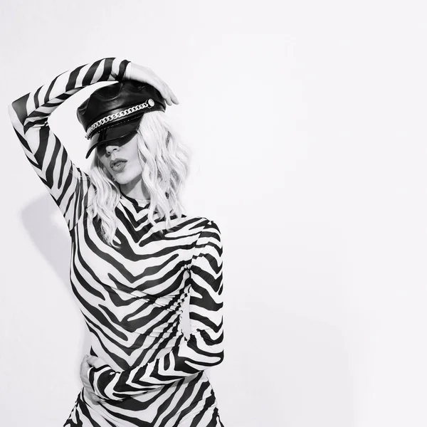 Sensuell Sexig Androgen Modell Freak Snygga Zebra Print Kläder Och — Stockfoto