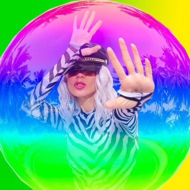 Modern dijital funky minimal kolaj posteri. Tropikal toplarda parti zebrası kadın. Plaj havası. 90 'larda. Pop art zine moda, müzik, kulüp kültürü