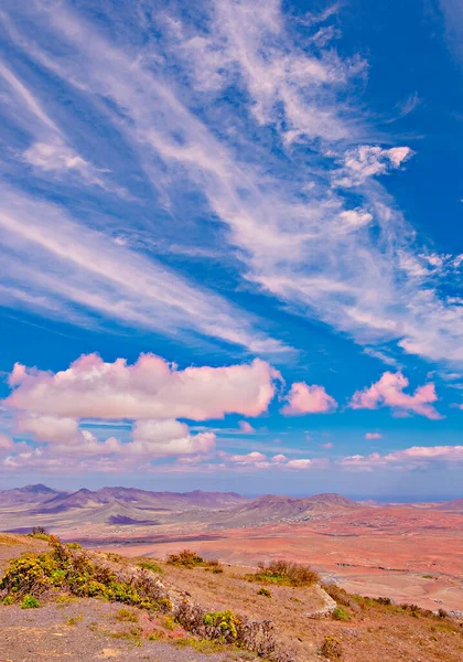 Wulkaniczne Pustynne Widok Błękitne Niebo Krajobraz Panoramiczny Wsi Stylowa Tapeta — Zdjęcie stockowe