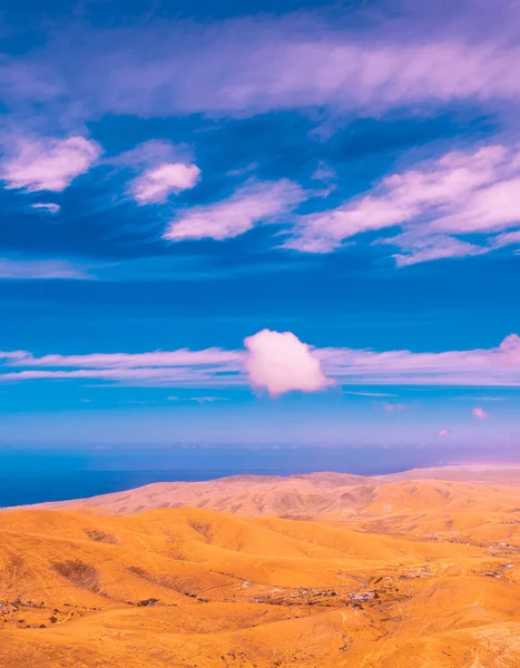 Vulkáni Sivatag Kék Kilátás Égre Kanári Szigetek Fuerteventura Vagyok Stílusos — Stock Fotó
