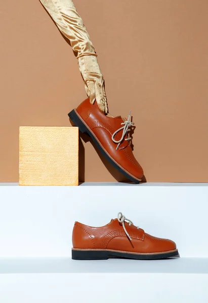 Ropa Vintage Moda Guantes Zapatos Hand Elegant Dorados Una Elegante —  Fotos de Stock