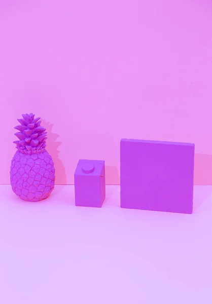 Kreativa Objekt Isometriskt Violett Utrymme Minimalt Stilleben — Stockfoto