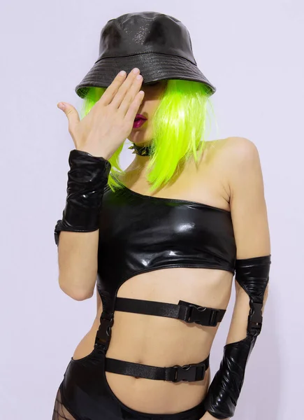 Fetisch Sex in futuristischen Kostümen Fetisch Sex in futuristischen Kostümen
