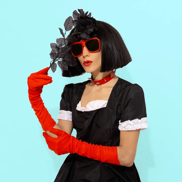 Demonic Vampire Gothic Lady Red Gloves Holding Black Roses Role — Zdjęcie stockowe