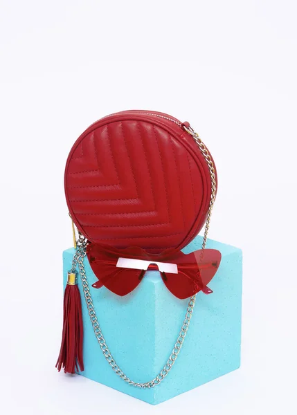 Elegante Pochette Lady Rossa Occhiali Sole Negozio Spazio Creativo Una — Foto Stock