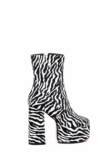 Stylische Zebrastiefel Schuhe Weißen Raum Minimale Stillleben Szene Trendkonzept Verkauf — Stockfoto
