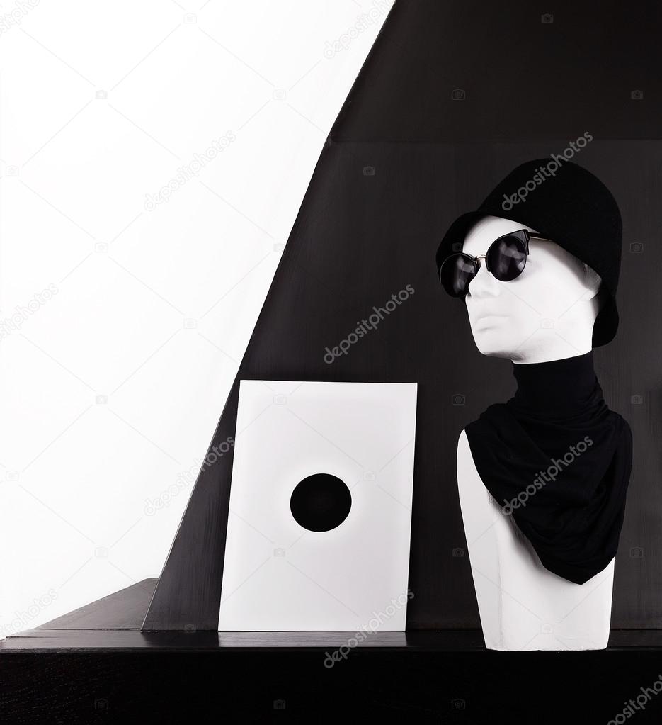 Mannequin wearing fashion sunglasses and hat