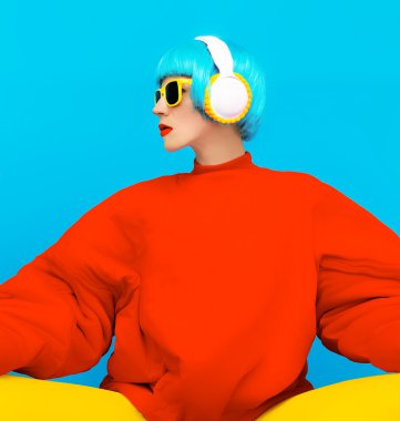 Göz alıcı Moda Bayan parlak giysiler müzik. Tüm