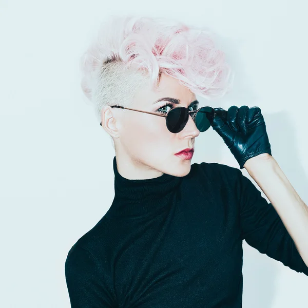 Blond model in vintage glasses with stylish haircut. fashion pho — Stock Photo, Image