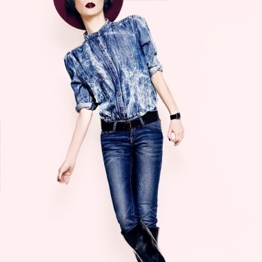 Çekici Bayan şık kot elbise.