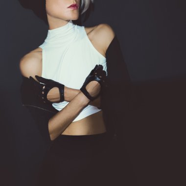 Moda fotoğraf. son moda saç modeli ile sarışın model.