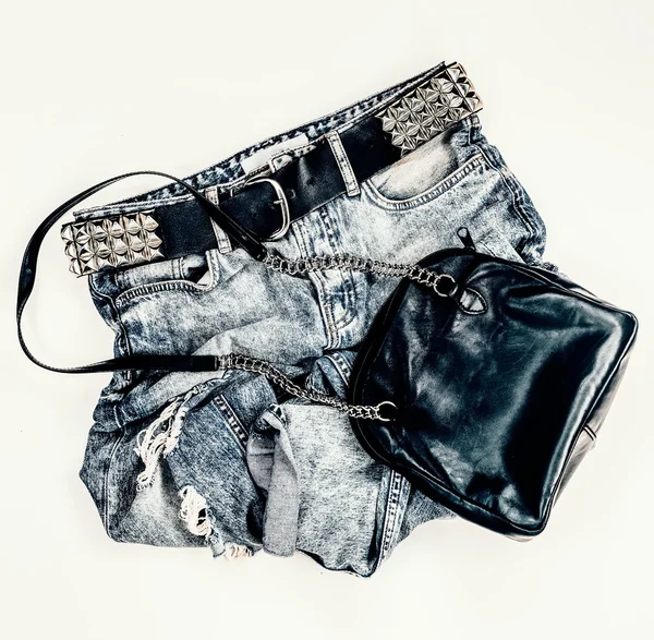 Fotos de design de moda. Estilo grunge de metal. Calça jeans azul vintage — Fotografia de Stock