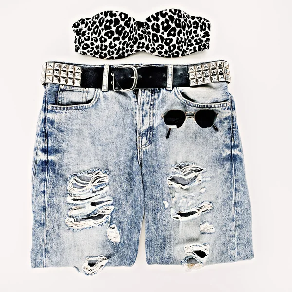 Mode ontwerp foto's. Metalen grunge stijl. Vintage blue jeans — Stockfoto