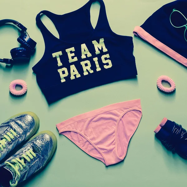 Forme physique style glamour. Accessoire de sport Set sur fond vert — Photo