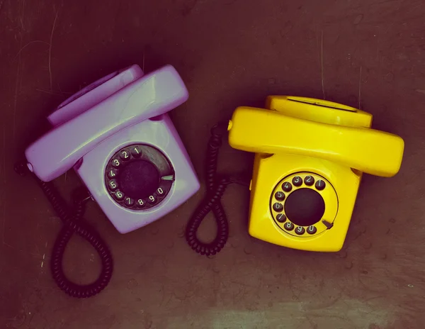 Dois telefone vintage em um fundo escuro — Fotografia de Stock