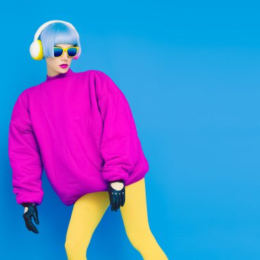 Göz alıcı Moda Bayan parlak giysiler müzik. Tüm