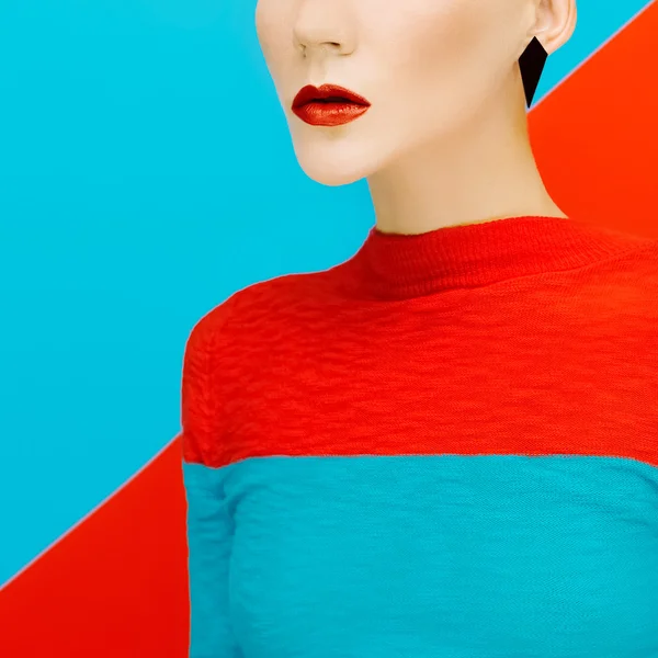 Sensuele mode meisje op lichte achtergrond. Rode lippenstift trend — Stockfoto