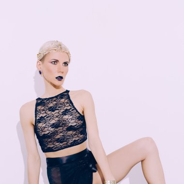 Portre şehvetli sarışın Bayan lüks erotik iç çamaşırı. Fashio