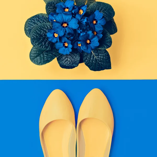 Yellow shoes and blue flowers. romantic lady style — Stock Photo, Image