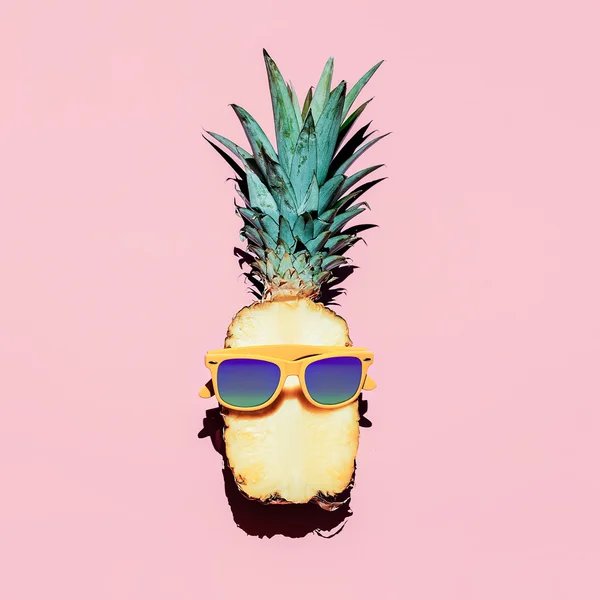 Hipster Pineapple Fashion Acessórios e frutas. Estilo baunilha . Fotos De Bancos De Imagens