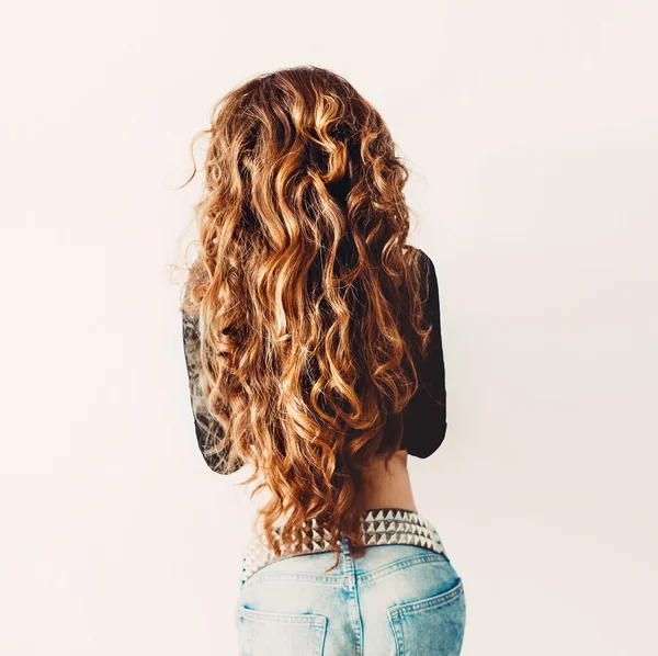 Red-haired model with luxurious long curly hair. View from the b — Stock Photo, Image