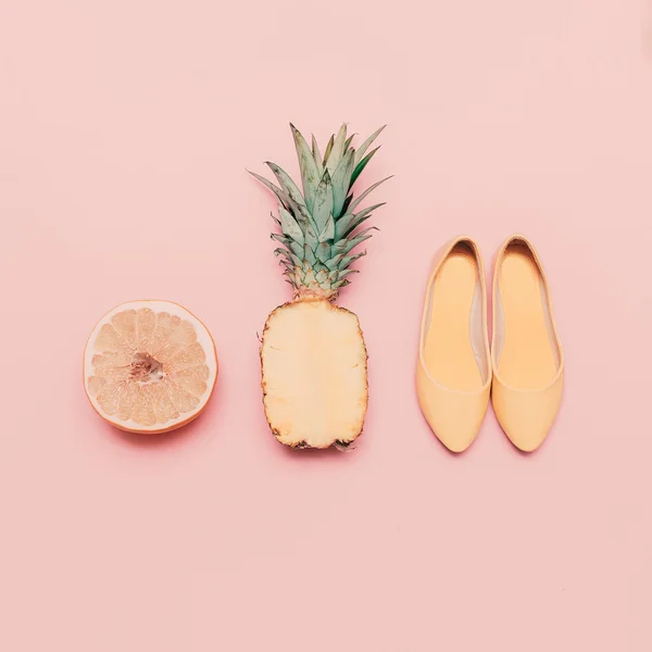 Señoras de moda conjunto de estilo de verano. Frutas y zapatos de vainilla —  Fotos de Stock